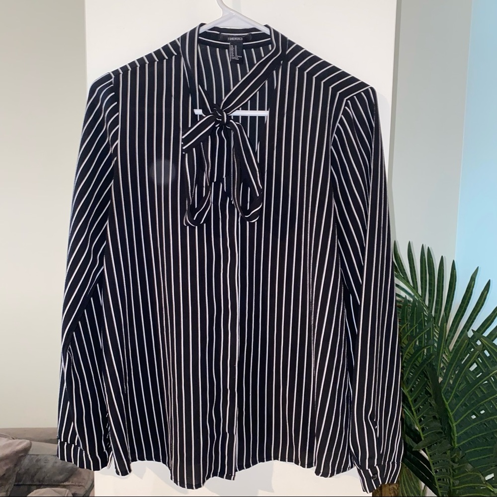 5 FOR $25! 
FOREVER 21 long sleeve blouse!